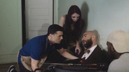 Резня на проходе 12 (2016)